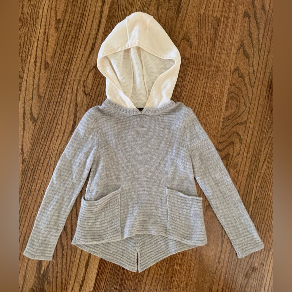 Loro Piana gray cashmere sweater with ivory hood